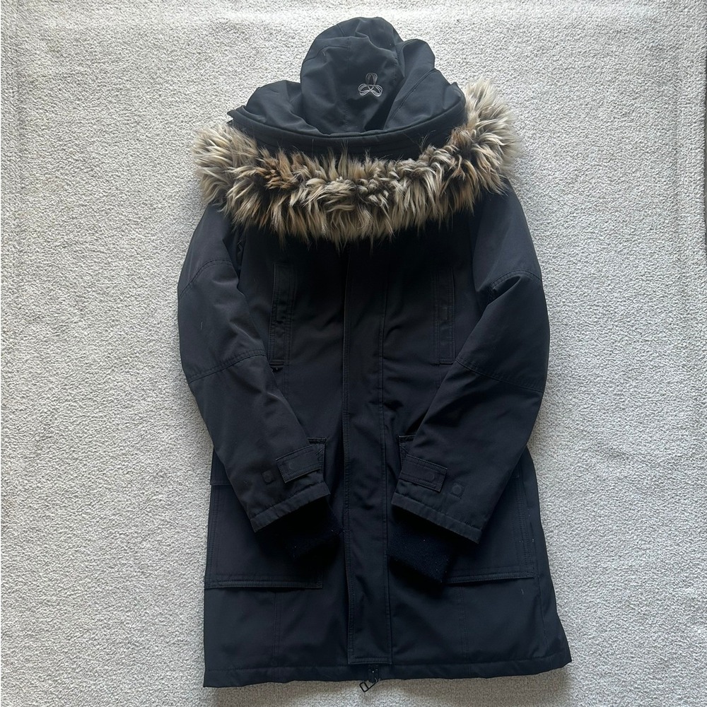 Aritzia TNA Women's Bancroft Parka in size small in black